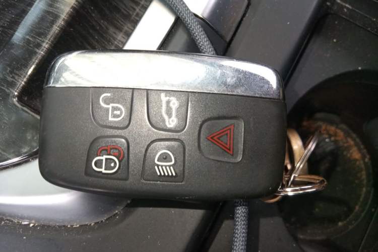 Used Land Rover Discovery Sport 2019 240 PS SE Version China VI Standard Vehicle Key
