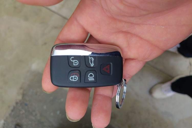 Used Land Rover Discovery Sport 2019 240 PS SE Version China VI Standard Vehicle Key