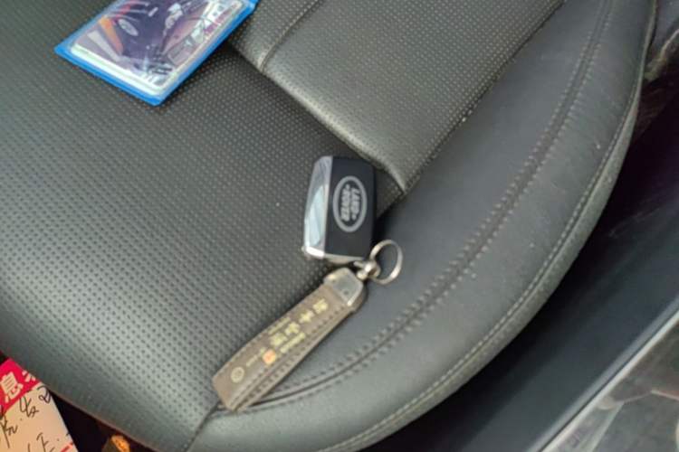 Used Land Rover Discovery Sport 2019 240 PS SE Version China VI Standard Vehicle Key