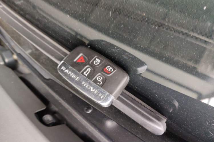 Used Land Rover Discovery Sport 2019 240 PS SE Version China VI Standard Vehicle Key