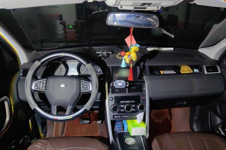 Used Land Rover Discovery Sport 2019 240 PS SE Version China VI Standard Center Console