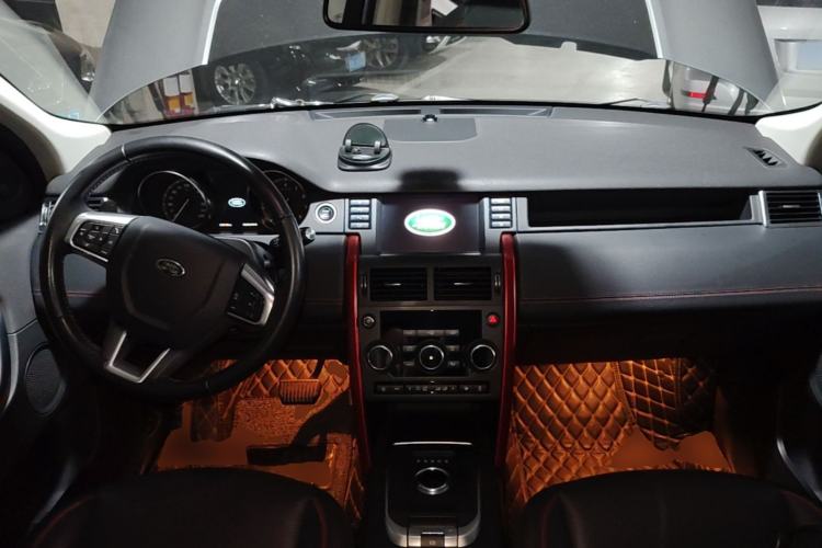 Used Land Rover Discovery Sport 2019 240 PS SE Dynamic Version China VI Standard Center Console