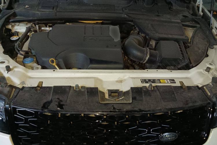 Used Land Rover Discovery Sport 2019 240 PS SE Dynamic Version China VI Standard Engine Bay