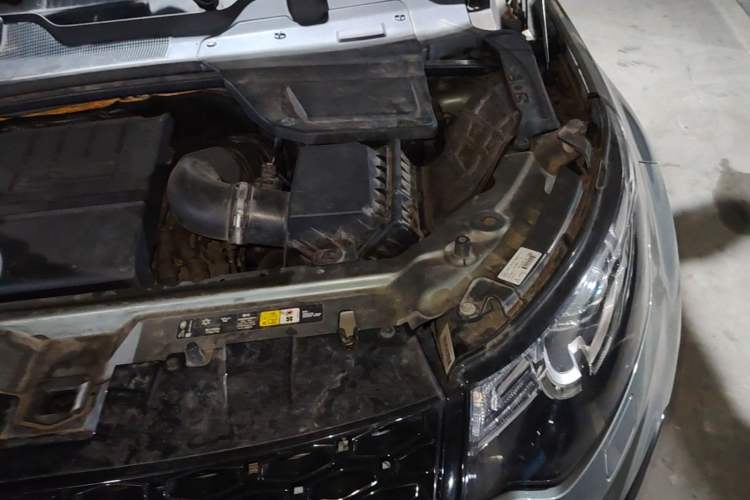 Used Land Rover Discovery Sport 2019 240 PS SE Dynamic Version China VI Standard Engine Bay Left