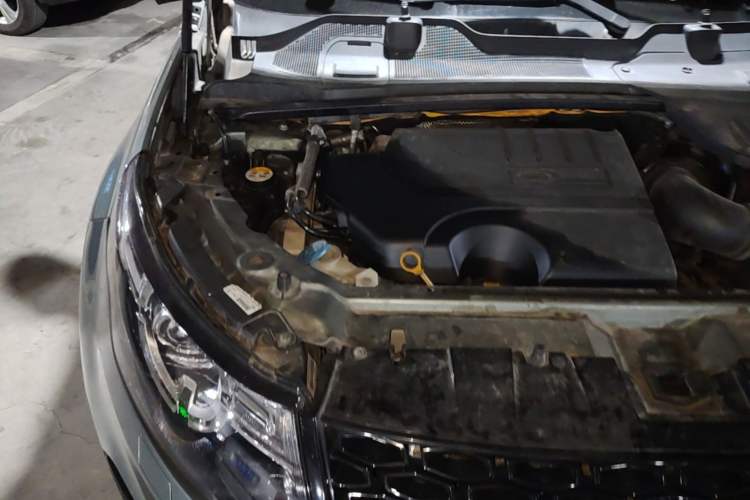 Used Land Rover Discovery Sport 2019 240 PS SE Dynamic Version China VI Standard Engine Bay Right