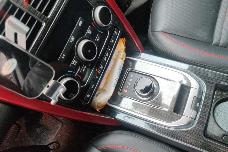 Used Land Rover Discovery Sport 2019 240 PS SE Dynamic Version China VI Standard Gear Lever