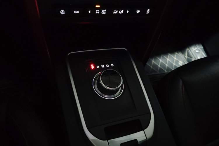Used Land Rover Discovery Sport 2019 240 PS SE Dynamic Version China VI Standard Gear Lever