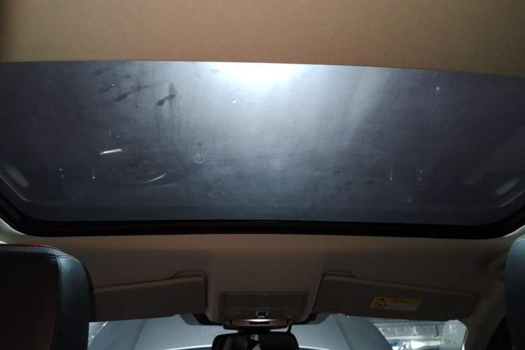 Used Land Rover Discovery Sport 2019 240 PS SE Dynamic Version China VI Standard Headliner