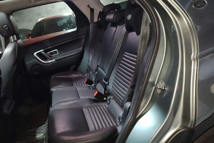 Used Land Rover Discovery Sport 2019 240 PS SE Dynamic Version China VI Standard Left Rear Seat