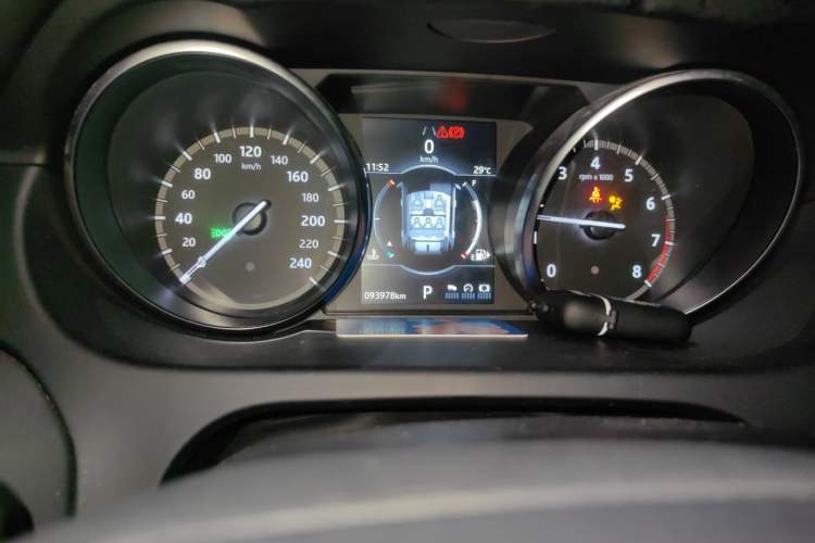 Used Land Rover Discovery Sport 2019 240 PS SE Version China VI Standard Odometer Close Up