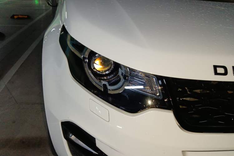 Used Land Rover Discovery Sport 2019 240 PS SE Dynamic Version China VI Standard Right Front Headlight