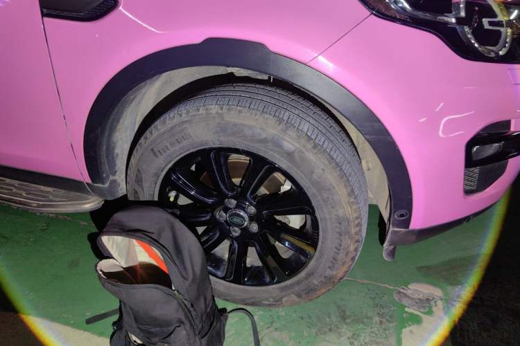 Used Land Rover Discovery Sport 2019 240 PS SE Version China VI Standard Right Front Wheel Hub