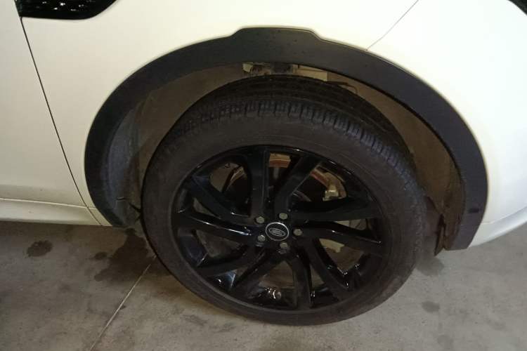 Used Land Rover Discovery Sport 2019 240 PS SE Dynamic Version China VI Standard Right Front Wheel Hub