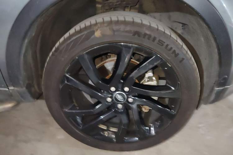 Used Land Rover Discovery Sport 2019 240 PS SE Dynamic Version China VI Standard Right Front Wheel Hub