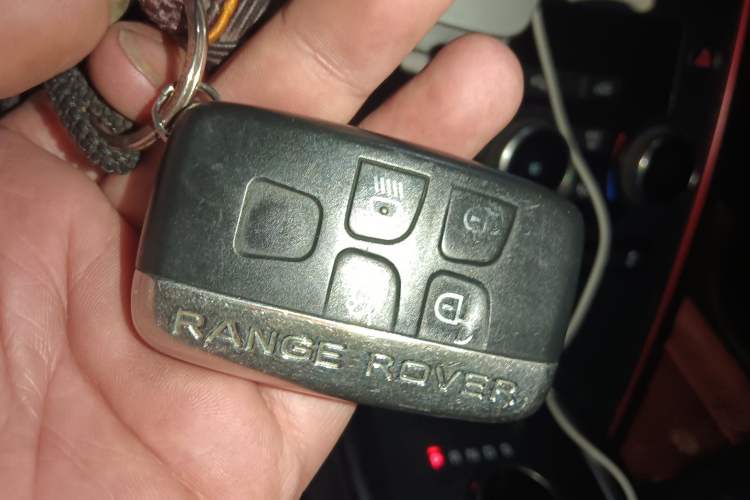 Used Land Rover Discovery Sport 2019 240 PS SE Dynamic Version China VI Standard Vehicle Key
