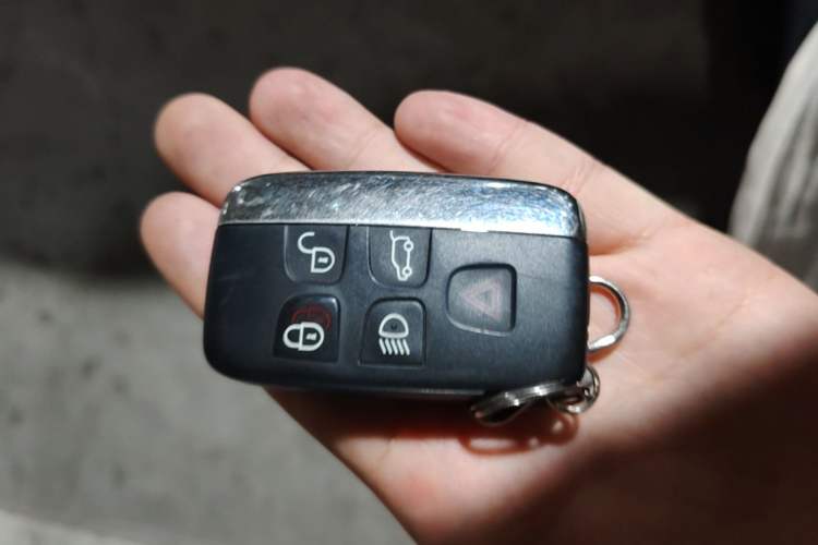 Used Land Rover Discovery Sport 2019 240 PS SE Dynamic Version China VI Standard Vehicle Key