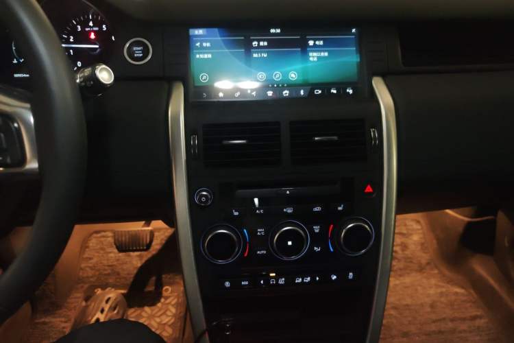 Used Land Rover Discovery Sport 2019 240 PS HSE Version China VI Standard Audio And AC Panel