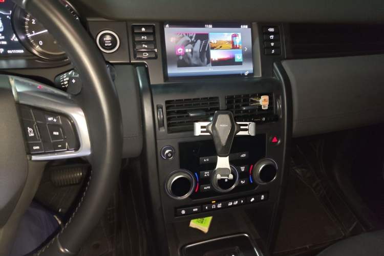 Used Land Rover Discovery Sport 2019 240 PS PURE Edition China VI Standard Audio And AC Panel