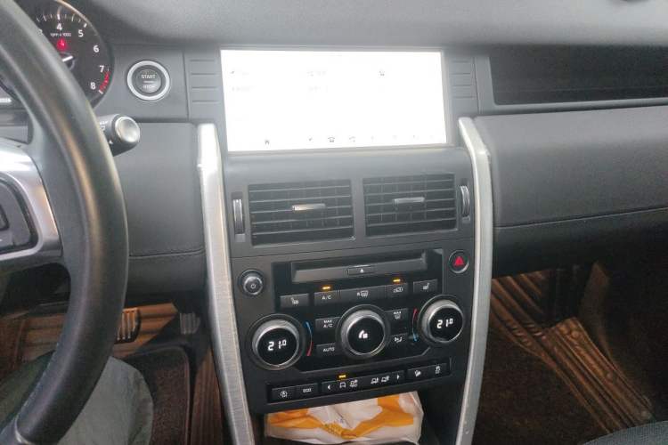 Used Land Rover Discovery Sport 2019 240 PS HSE Version China V Standard Audio And AC Panel
