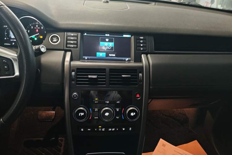 Used Land Rover Discovery Sport 2019 240 PS SE Dynamic Version China VI Standard Audio And AC Panel