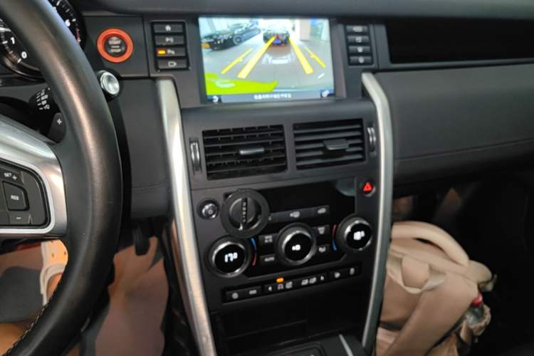 Used Land Rover Discovery Sport 2019 240 PS SE Version China V Standard Audio And AC Panel