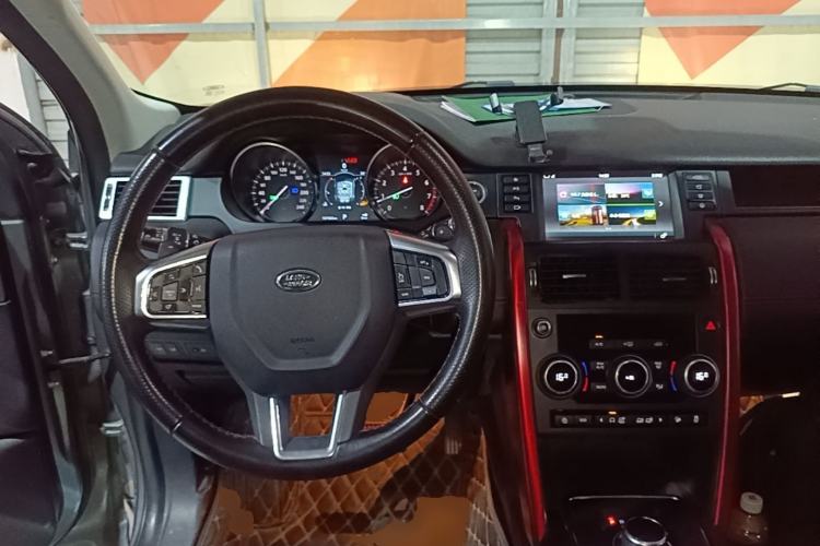 Used Land Rover Discovery Sport 2019 240 PS SE Dynamic Version China VI Standard Center Console