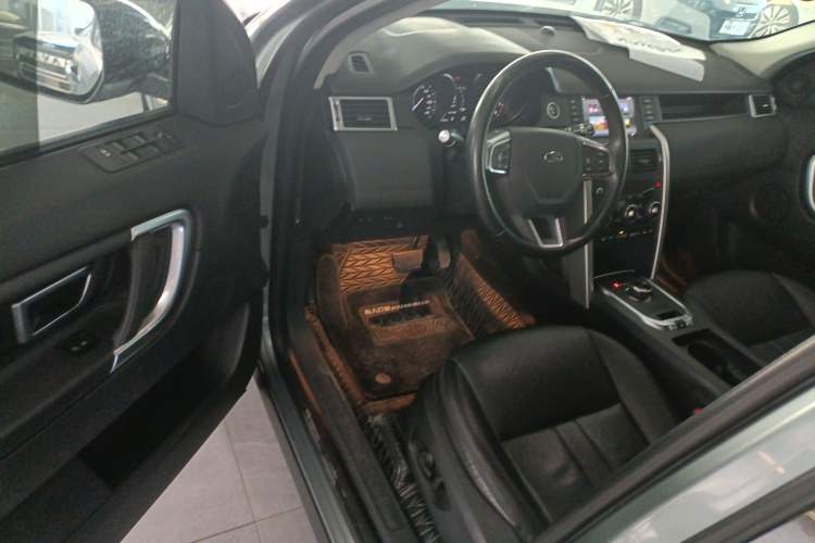 Used Land Rover Discovery Sport 2019 240 PS SE Version China VI Standard Driver Seat