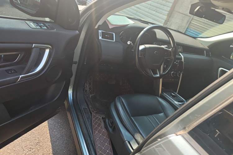 Used Land Rover Discovery Sport 2019 240 PS SE Version China VI Standard Driver Seat