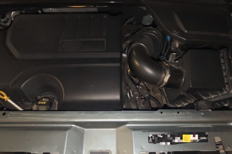 Used Land Rover Discovery Sport 2019 240 PS HSE Version China VI Standard Engine Bay
