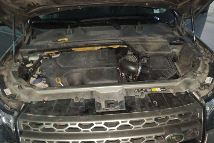 Used Land Rover Discovery Sport 2019 240 PS SE Version China V Standard Engine Bay