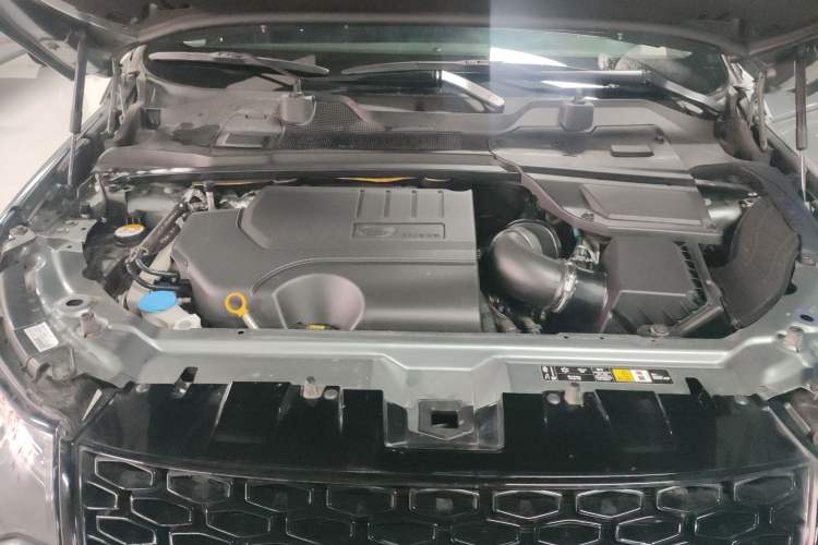 Used Land Rover Discovery Sport 2019 240 PS SE Dynamic Version China VI Standard Engine Bay
