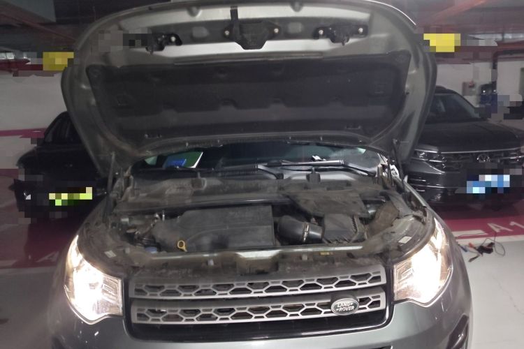 Used Land Rover Discovery Sport 2019 240 PS PURE Edition China VI Standard Engine Bay