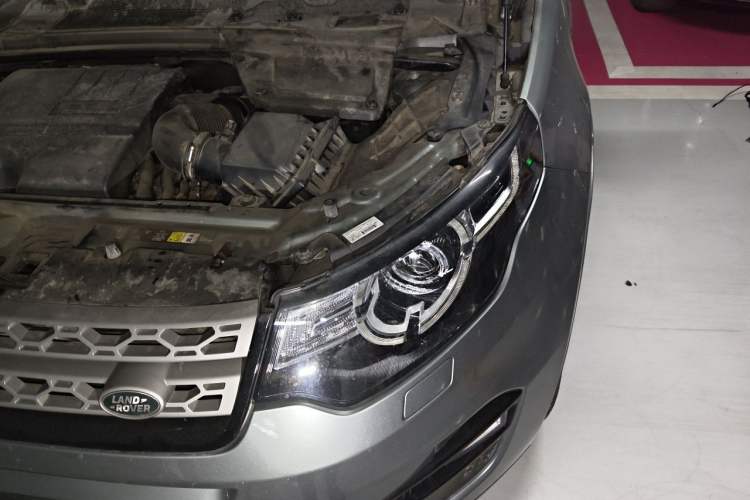 Used Land Rover Discovery Sport 2019 240 PS PURE Edition China VI Standard Engine Bay Left