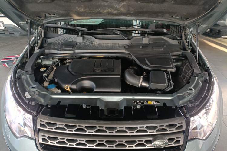 Used Land Rover Discovery Sport 2019 240 PS SE Version China VI Standard Engine Bay