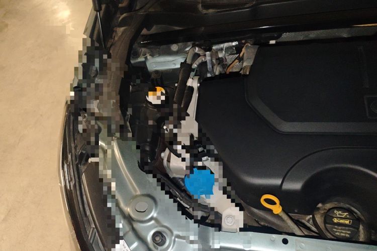 Used Land Rover Discovery Sport 2019 240 PS HSE Version China VI Standard Engine Bay Right