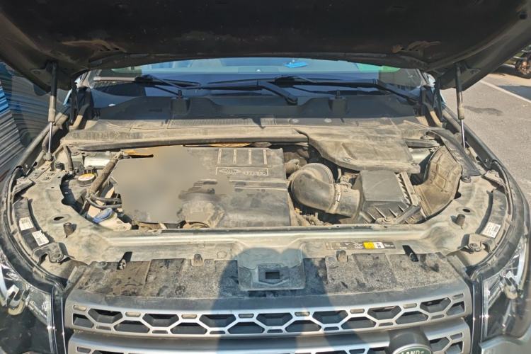 Used Land Rover Discovery Sport 2019 240 PS SE Version China VI Standard Engine Bay