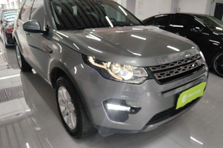 Used Land Rover Discovery Sport 2019 240 PS SE Version China V Standard Front Right 45 Deg