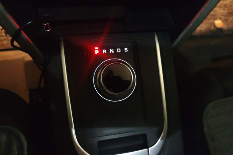 Used Land Rover Discovery Sport 2019 240 PS HSE Version China VI Standard Gear Lever
