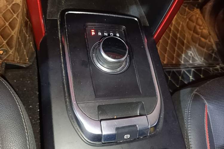 Used Land Rover Discovery Sport 2019 240 PS SE Dynamic Version China VI Standard Gear Lever