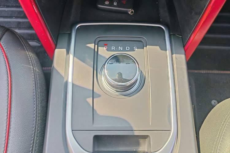 Used Land Rover Discovery Sport 2019 240 PS SE Dynamic Version China VI Standard Gear Lever