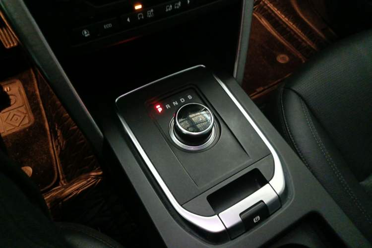 Used Land Rover Discovery Sport 2019 240 PS SE Version China VI Standard Gear Lever
