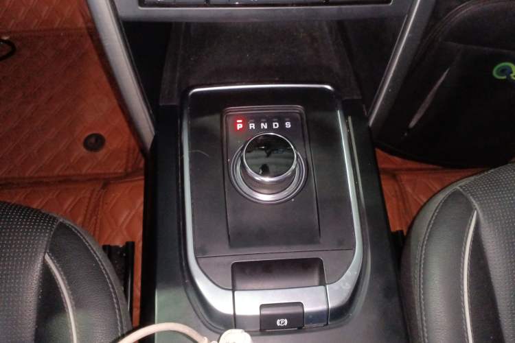 Used Land Rover Discovery Sport 2019 240 PS SE Dynamic Version China VI Standard Gear Lever