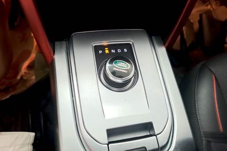 Used Land Rover Discovery Sport 2019 240 PS SE Dynamic Version China VI Standard Gear Lever