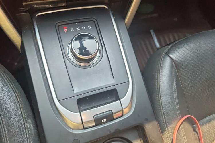 Used Land Rover Discovery Sport 2019 240 PS SE Version China VI Standard Gear Lever