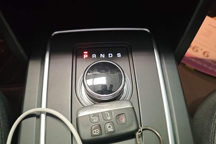 Used Land Rover Discovery Sport 2019 240 PS SE Dynamic Version China VI Standard Gear Lever