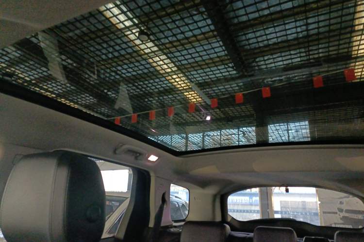Used Land Rover Discovery Sport 2019 240 PS SE Version China VI Standard Headliner
