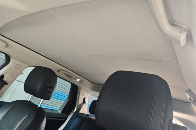 Used Land Rover Discovery Sport 2019 240 PS SE Version China VI Standard Headliner
