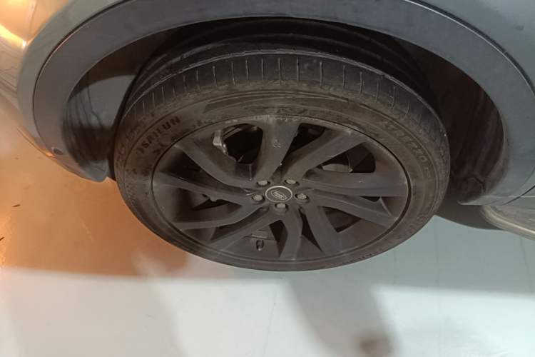 Used Land Rover Discovery Sport 2019 240 PS SE Dynamic Version China VI Standard Left Front Wheel Hub