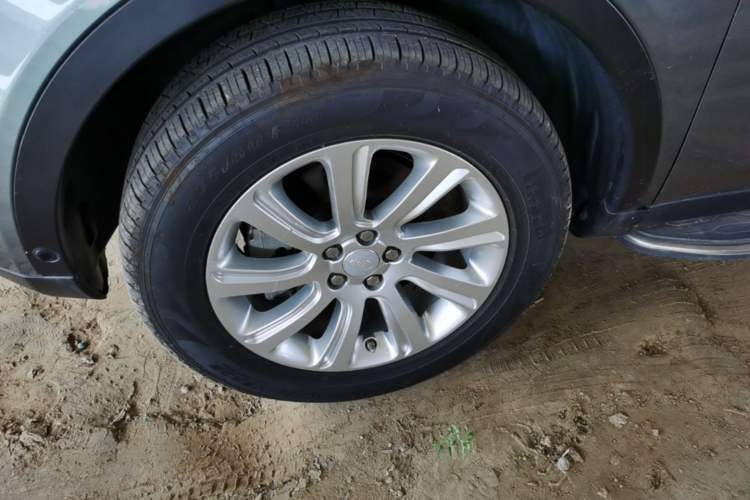 Used Land Rover Discovery Sport 2019 240 PS SE Version China V Standard Left Front Wheel Hub