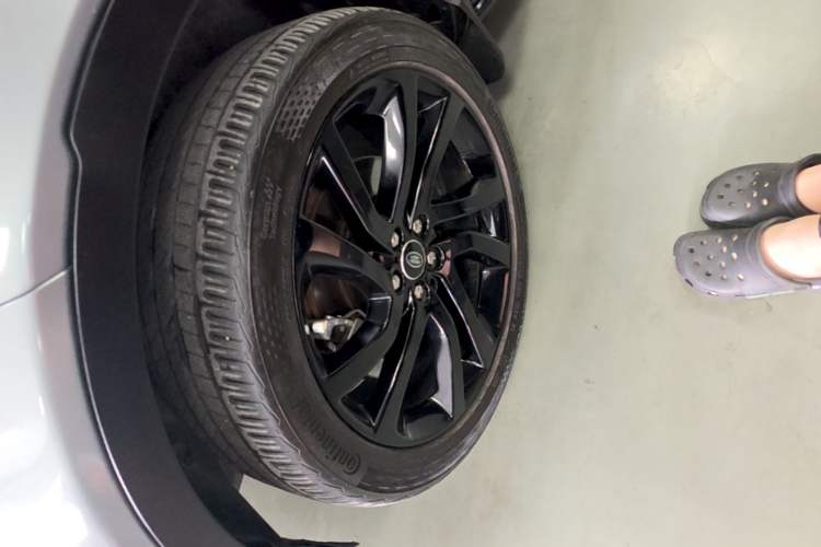 Used Land Rover Discovery Sport 2019 240 PS SE Dynamic Version China VI Standard Left Front Wheel Hub